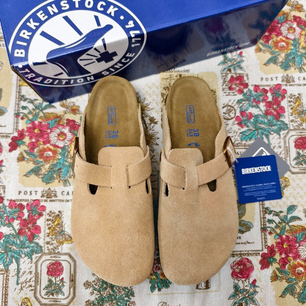 👑POSH NWT Women's Latte Cream Suede Birkenstock Boston Shoes - Narrow Fit